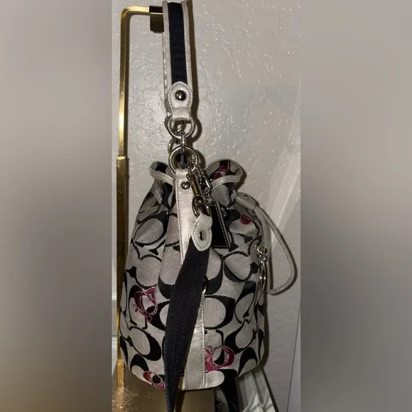 COACH SIGNATURE POPPY DRAWSTRING BUCKET CROSSBODY HANDBAG W/ HANGTAG CHARM RARE - Picture 10 of 15